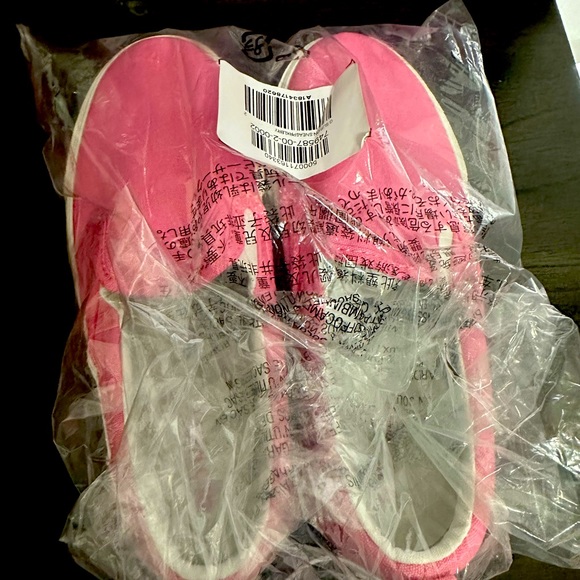 Old Navy Girls Sneakers **BRAND NEW - NEVER WORN** Size 2 - Picture 2 of 2